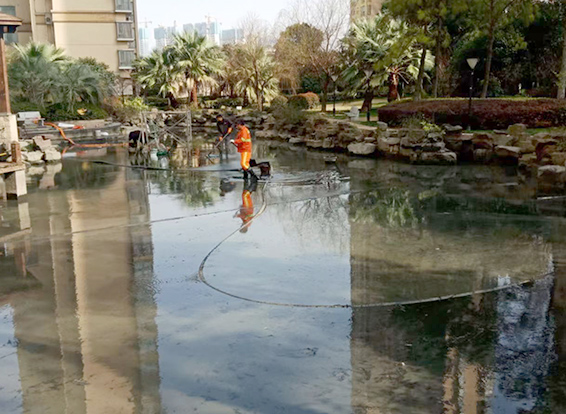 江汉石油管理局景观池淤泥清理